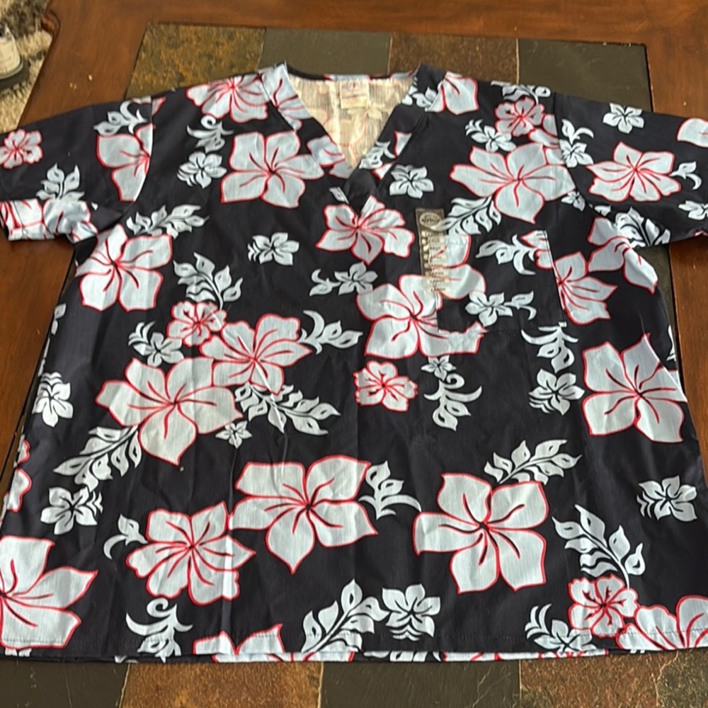 NWT- Mens Floral Hawaiian Scrub shirt. - Blue and Red size large.
